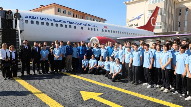 Antalya'da Gençler Uzay Biliminin Öncüleriyle Buluştu