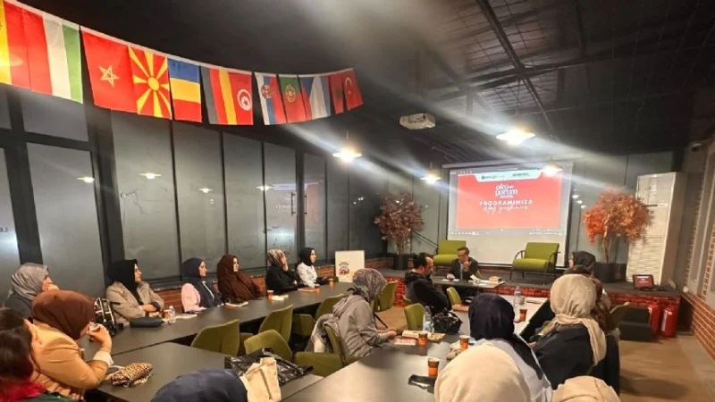 Başiskele'de Edebiyatseverler 'Âmâk-ı Hayâl' Kitap Tahlilinde Buluştu
