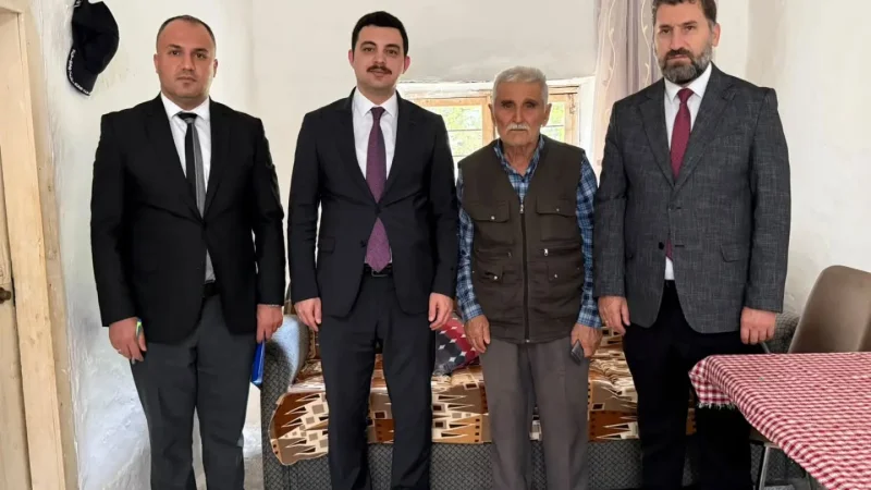 Darende Kaymakamlığı'ndan 1 Ekim Yaşlılar Günü'nde Anlamlı Ziyaret