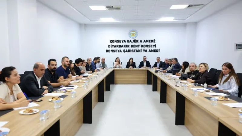 Diyarbakır'da Gurbetelli Ersöz Kadın Gazetecilik Ödülleri Sahiplerini Buldu