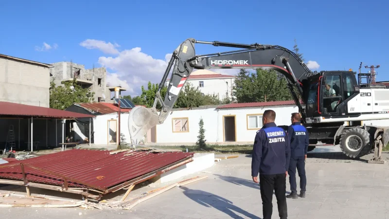 Edremit'te Kaçak Yapılaşmaya Yönelik Yıkım Operasyonu
