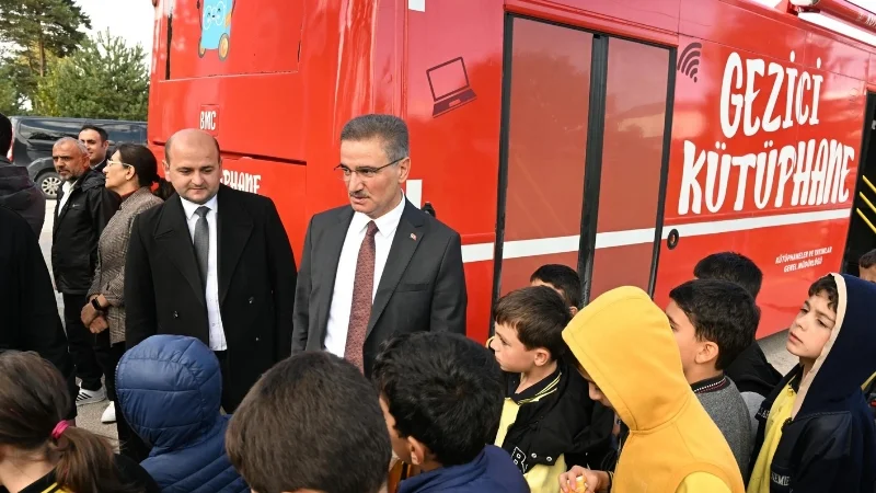 Erzurum Valisi Baruş'tan Gezici Kütüphaneye Ziyaret