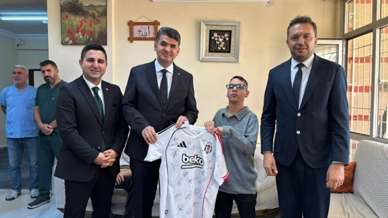 Kilis'te Engelsiz Yaşam Merkezindeki Metin'in Beşiktaş Hayali Gerçek Oldu