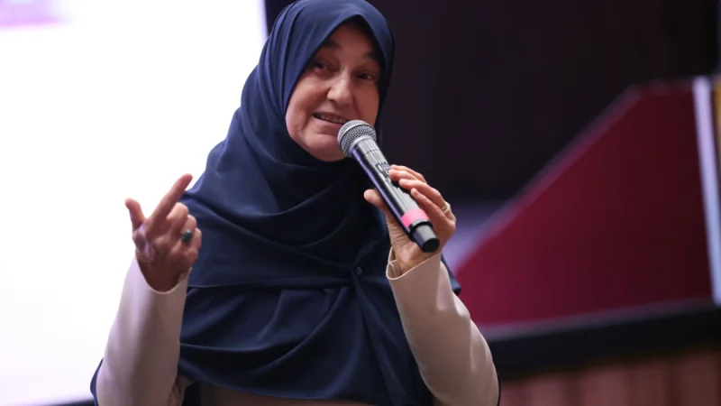 Kocaeli Kitap Fuarı'nda Saliha Erdim'den Aile İletişimi Söyleşisi