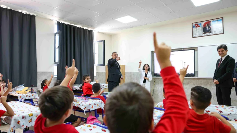 Mersin Valisi Atilla Toros'tan Fatih İlkokulu'na Ziyaret