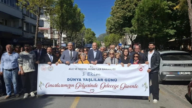 Muğla'da 1 Ekim Dünya Yaşlılar Günü İçin Farkındalık Yürüyüşü Düzenlendi