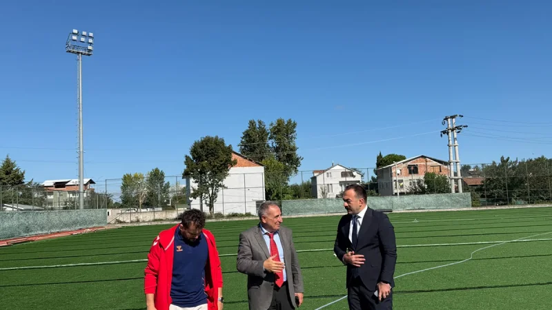 Ondokuzmayıs'ta Yenilenen Suni Çim Saha İncelemesi