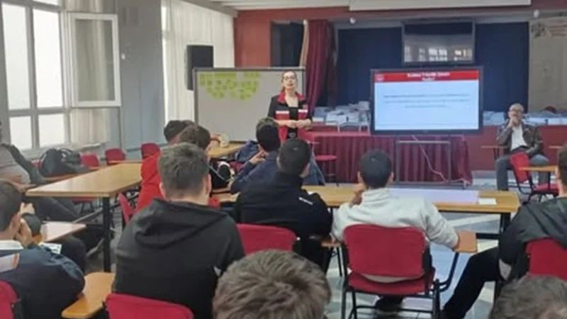 Sinop'ta Liseli Öğrencilere Kadına Yönelik Şiddetle Mücadele Semineri Verildi