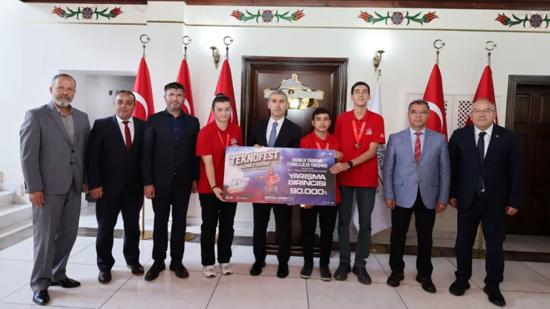 TEKNOFEST Şampiyonu Afyonkarahisarlı Gençler Vali Aktaş'ı Ziyaret Etti