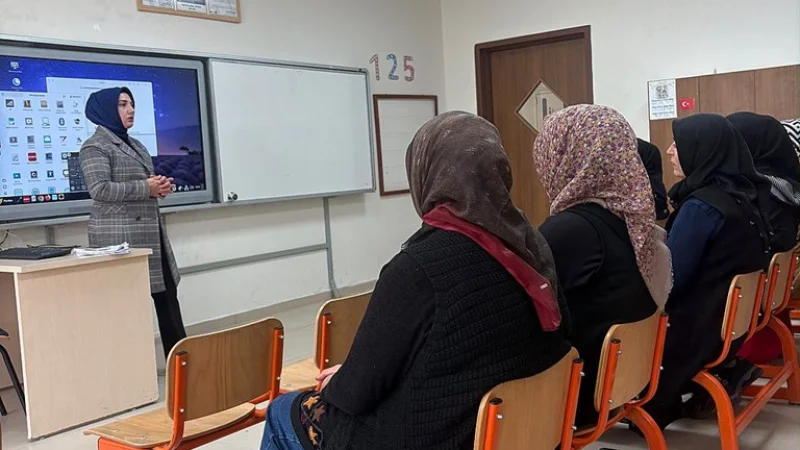 Tokat'ta Ailelere Yönelik 'Okul ve Aile Hayatı' Eğitimi Düzenlendi