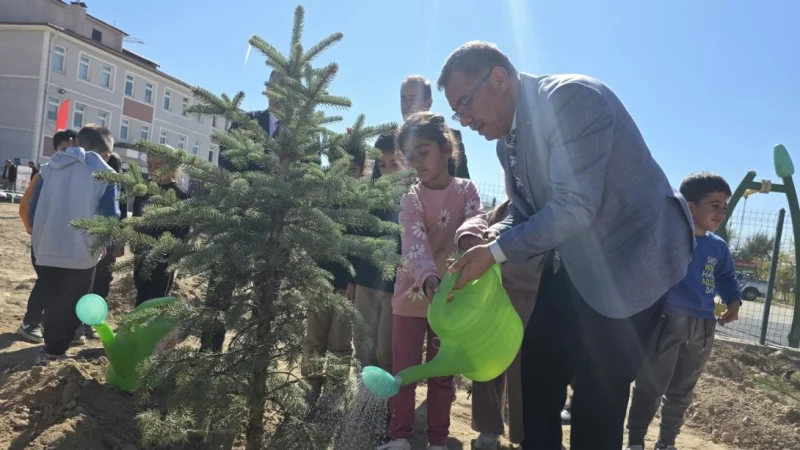 Afyonkarahisar'da 'Maarifin İlk Fidanları' Projesi ile 8 binden fazla fidan toprakla buluştu