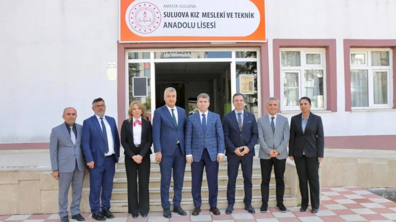 Amasya Valisi Önder Bakan'dan Suluova'da Okul Ziyareti