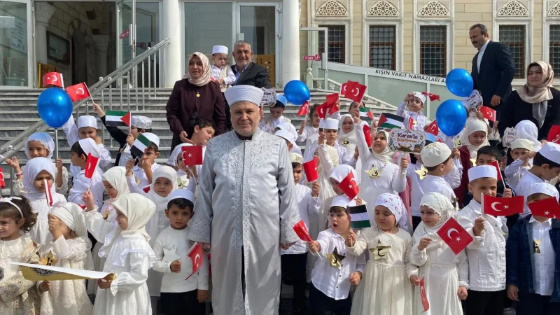 Ataşehir'de Minik Öğrenciler İçin Bed-i Besmele Programı Düzenlendi