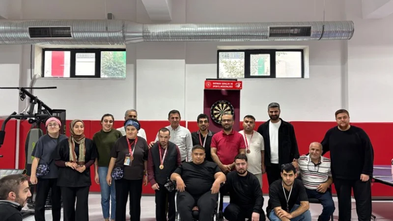 Batman'da Engelli Aktif Yaşam Merkezi'nde Dart Turnuvası Heyecanı