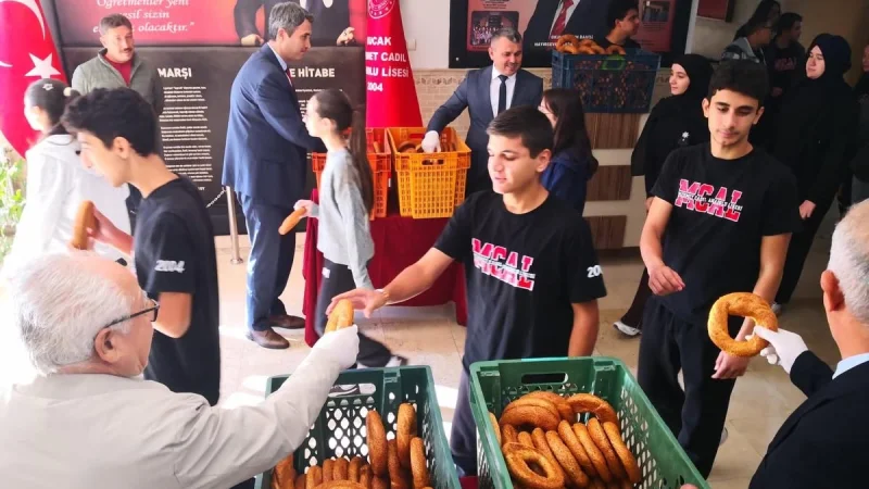 Bucak Kaymakamı Can Kazım Kuruca Mehmet Cadıl Anadolu Lisesi'ni Ziyaret Etti