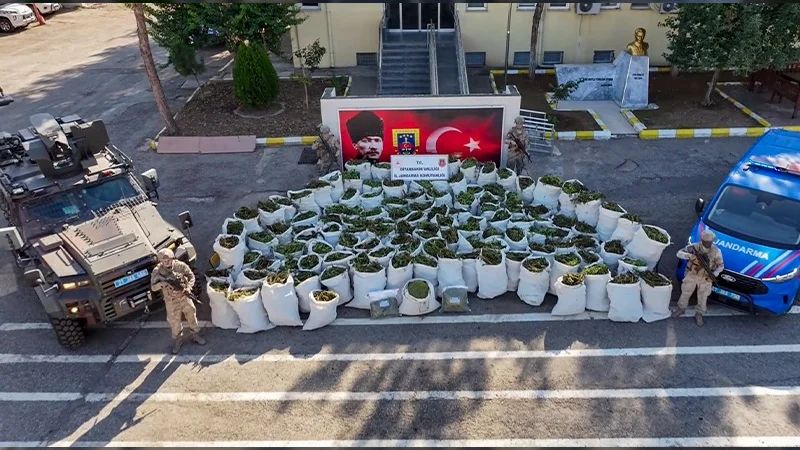 Diyarbakır'da 2 Ton 200 Kilogram Esrar Ele Geçirildi: 3 Tutuklama