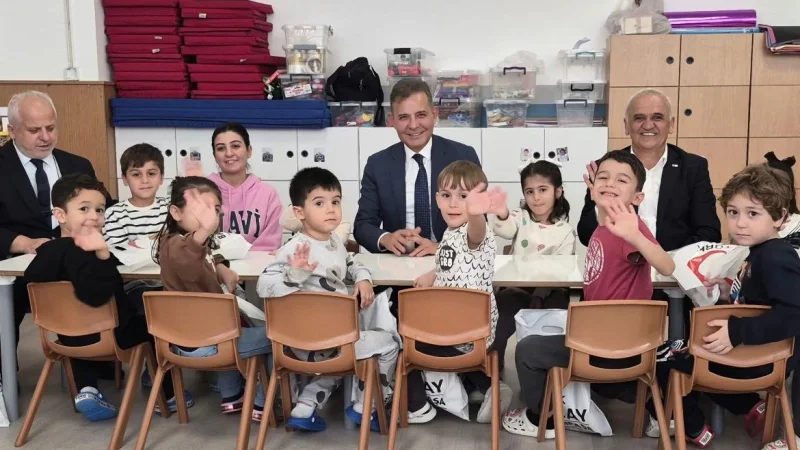 Esenler Kaymakamlığı'ndan İlkokula Ziyaret: Minik Öğrencilerin Heyecanına Ortak Olundu