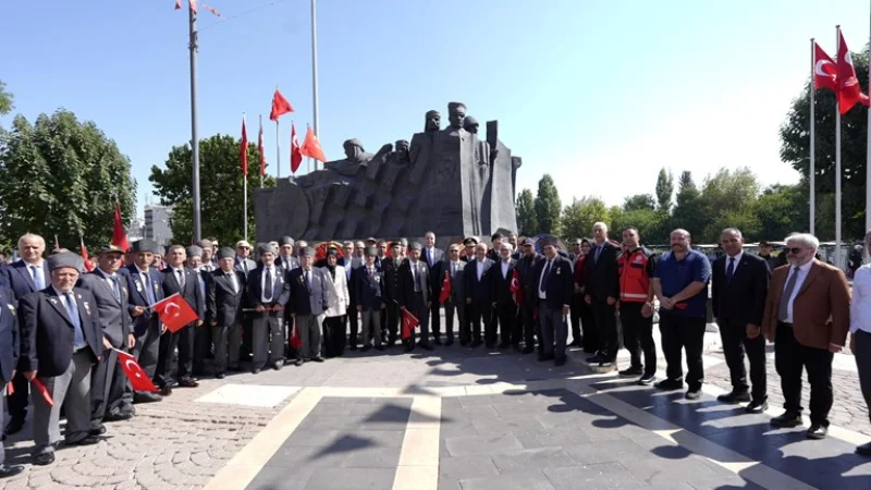 Gaziantep’te 19 Eylül Gaziler Günü Dolayısıyla Çelenk Sunma Töreni Düzenlendi