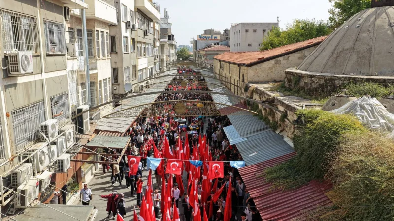 Gaziantep'te GastroAntep Festivali Renkli Kortej Yürüyüşüyle Başladı
