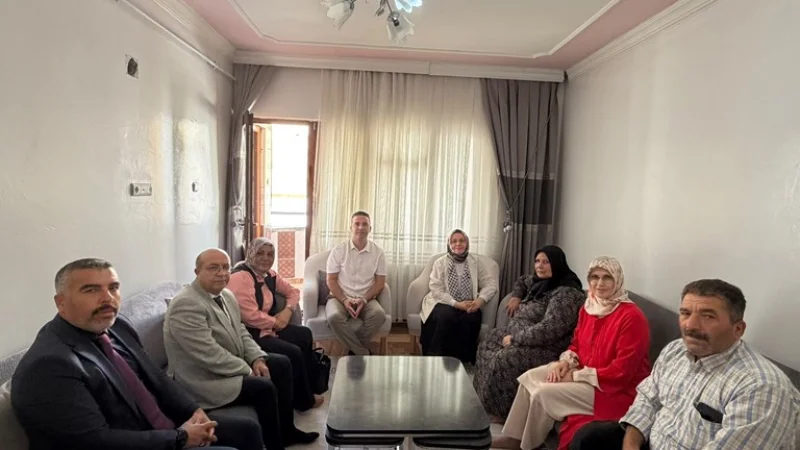 Gaziantep'te Protokol Üyelerinden Şehit Ailelerine Vefa Ziyareti