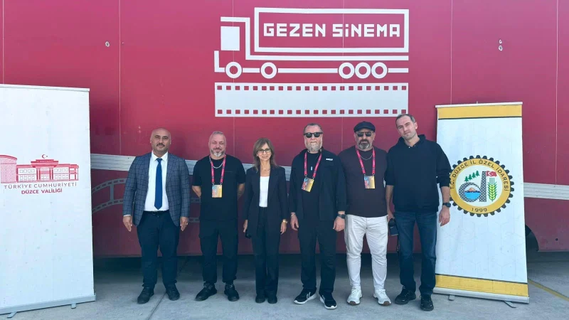 Gezen Sinema Tırı Düzce'deki Öğrencileri Beyaz Perdeyle Buluşturuyor