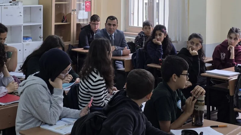 Gölbaşı Kaymakamı Kadir Algın Şehit Ümit Özet Ortaokulu'nu Ziyaret Etti