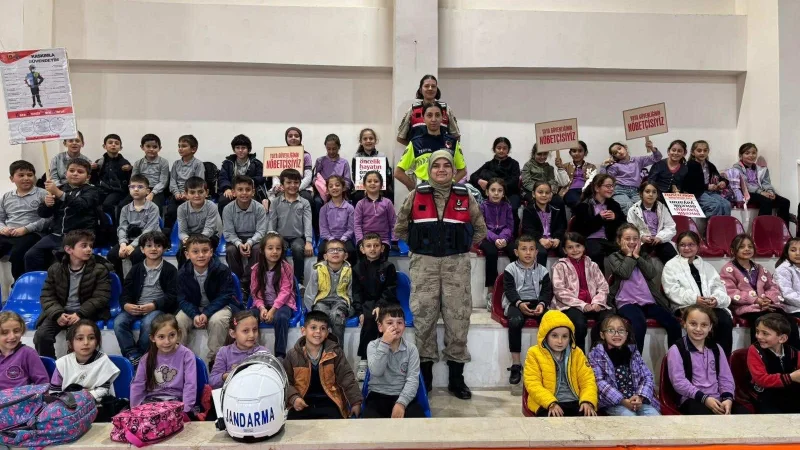 Gümüşhane'de Jandarmadan Öğrencilere Kapsamlı Trafik Eğitimi