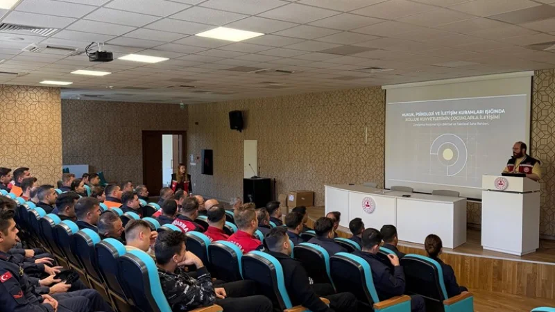 İstanbul'da Jandarma Personeline 'Güvenli Okul ve Çocukla İletişim' Eğitimi