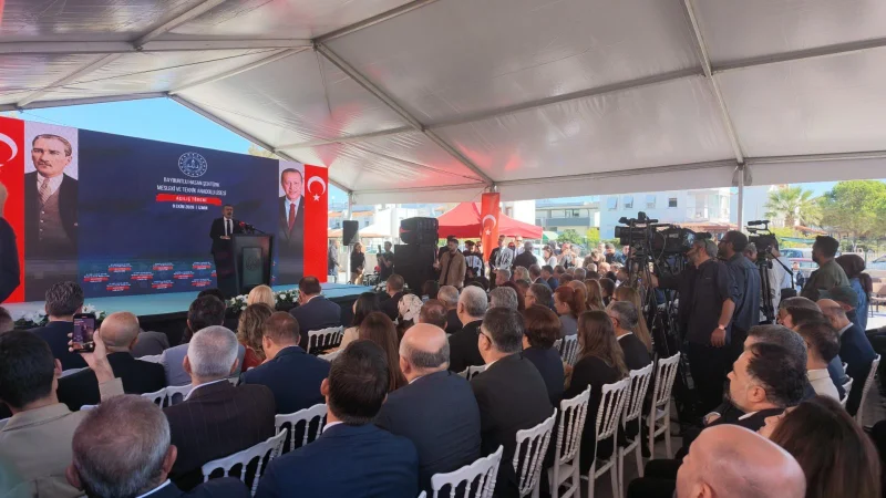 İzmir Dikili'de Yeni Eğitim Yuvası: Bayburtlu Hasan Şentürk Mesleki ve Teknik Anadolu Lisesi Açıldı