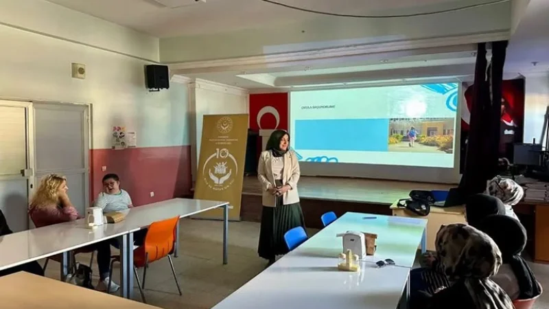 Karabük'te Velilere Yönelik 'Okul ve Aile Hayatı' Eğitimi Düzenlendi