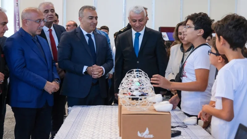 Karaman'da Bilim Şenliği Heyecanı: Vali Çiçek Atölyeleri İnceledi
