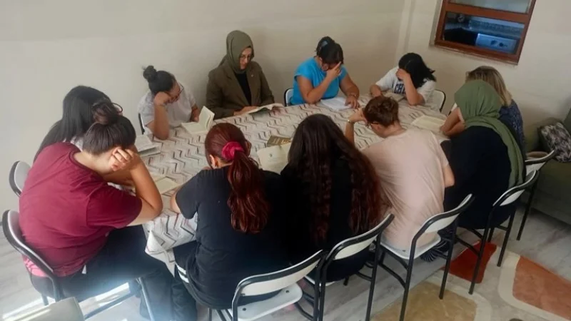 Kastamonu'da Çocuk Evleri Sakinleri Dünya Okuma Günü'nde Kitap Okudu
