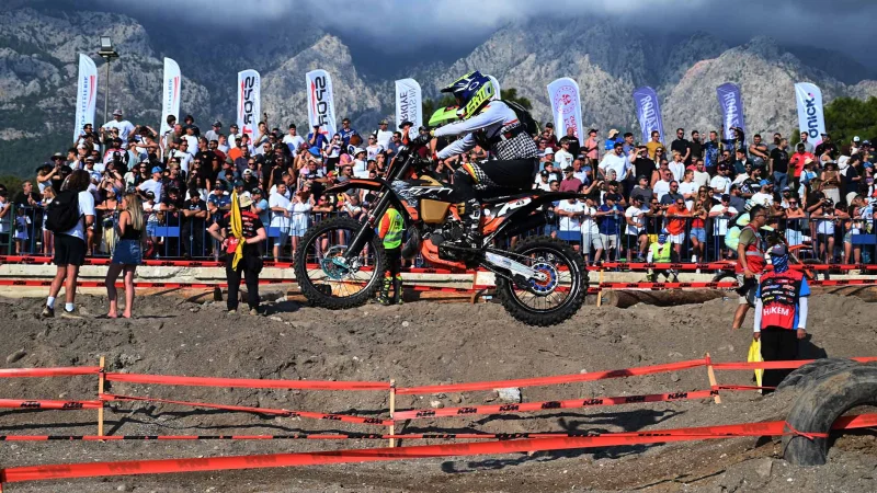 Kemer'de Sea To Sky Enduro Motosiklet Yarışları Plaj Etabıyla Başladı