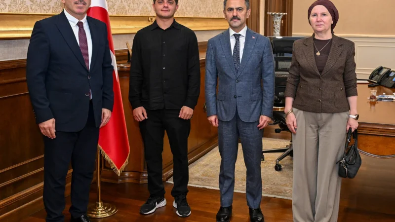 Kocaeli'de Ahilik Haftası Vurgusu: Ahi Sancağı Plaketi Vali Aktaş'a Takdim Edildi