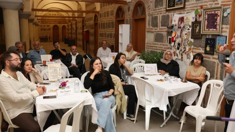 Manisa'da Şiir Evi Etkinlikleri'nde Edebiyatın Ünlü İsimleri Konuşuldu