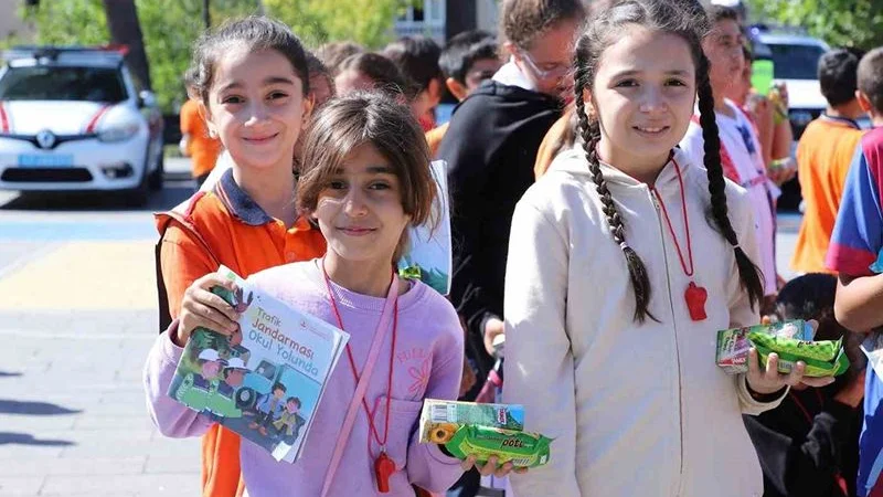 Mardin'de Jandarmadan Çocuklara Mobil Trafik Eğitimi