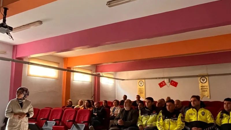 Muratlı'da Okul Servis Şoförleri ve Rehber Personele Güvenlik Eğitimi Verildi