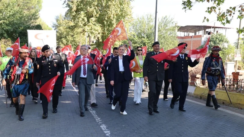 Nazilli'de Atatürk'ün İlçeye Gelişinin Yıl Dönümü Kortej Yürüyüşüyle Kutlandı