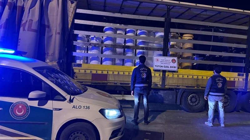 Ticaret Bakanlığı Ekiplerinden İzmir'de Kaçakçılık Operasyonu: 125 Milyon TL'lik Eşya Ele Geçirildi