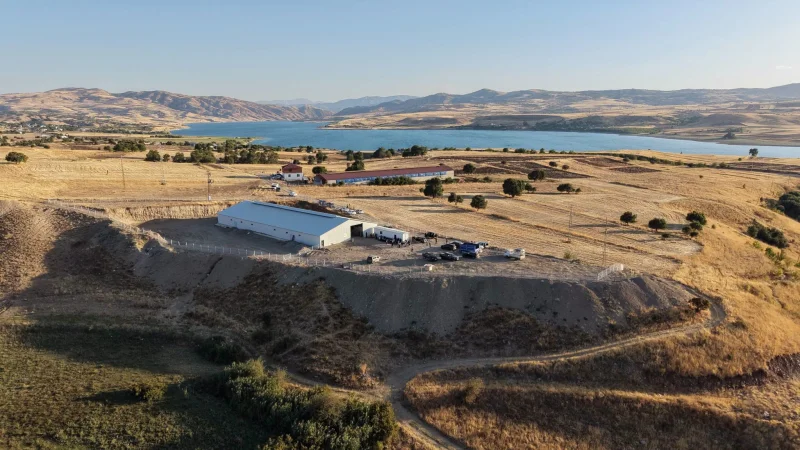Tunceli Valisi Aygöl, Mazgirt'te Modern Hayvancılık Tesisini İnceledi