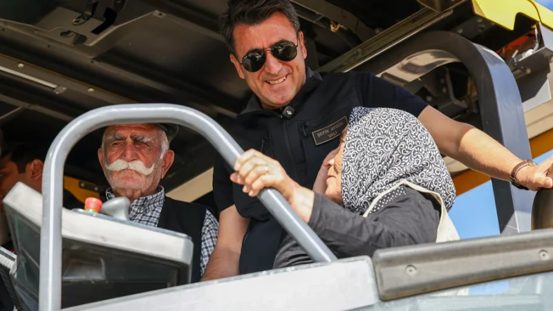 Tunceli'de 16 Kilometrelik Grup Köy Yolunda Sıcak Asfalt Çalışması Sürüyor