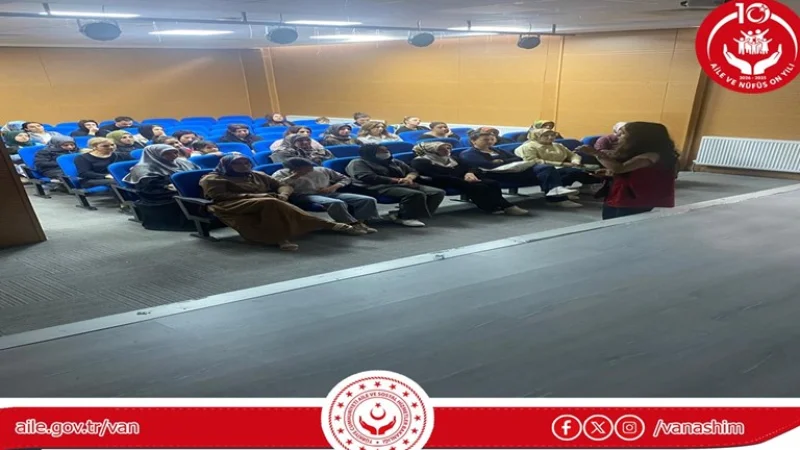 Van'da Velilere Yönelik 'Okul ve Aile' Modülü Eğitimleri Sürüyor