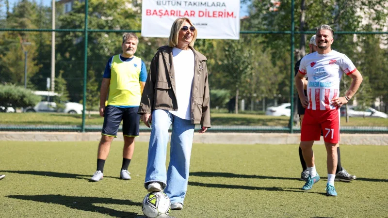 Etimesgut’ta 29 Ekim Cumhuriyet Kupası Halı Saha Futbol Turnuvası Başladı