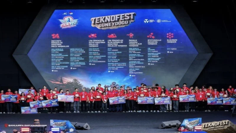 İstanbul Atatürk Fen Lisesi öğrencileri TEKNOFEST'te 5 dereceyle döndü