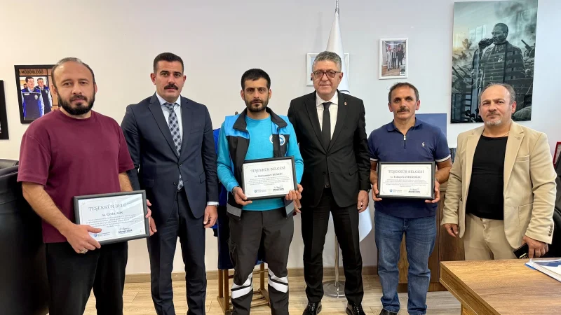 Trabzon'da Temizlik İşçilerinden Örnek Davranış: Buldukları Para ve Ziynet Eşyasını Karakola Teslim Ettiler