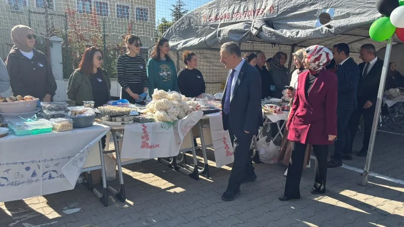 Elmadağ'da Okul Kermesine Yoğun Katılım