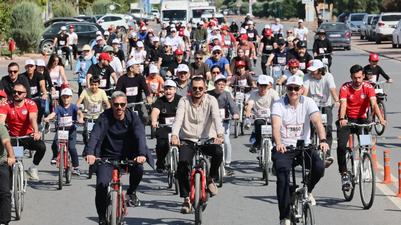 Kayseri'de Doktorlar Sağlıklı Yaşam İçin Pedal Çevirdi