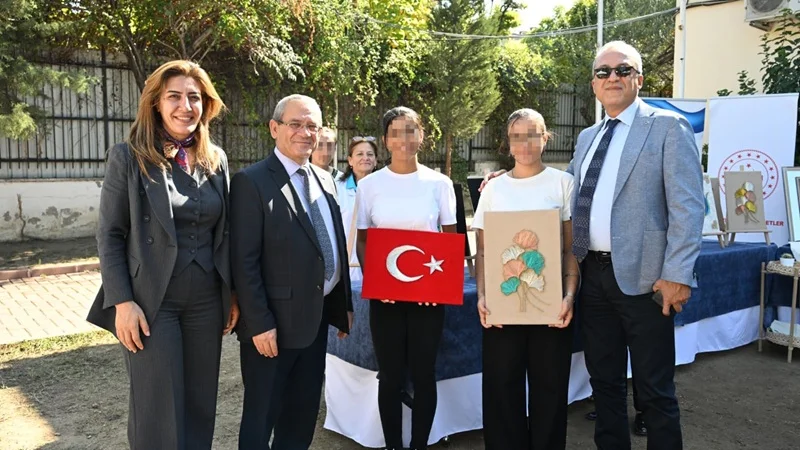 Manisa'da Çocuk Evleri Sitesi sakinlerinin el emeği ürünleri sergilendi