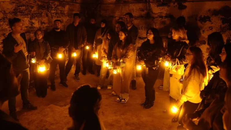 Yedikule Hisarı'nda Fener Eşliğinde Tarihi Gece Yolculuğu