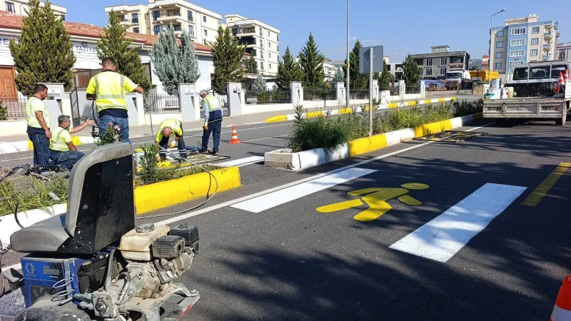 Adıyaman'da Trafik Güvenliğini Artıran Yol Çalışmaları Sürüyor